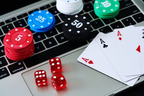 Catatan privasi dan perlindungan data akun